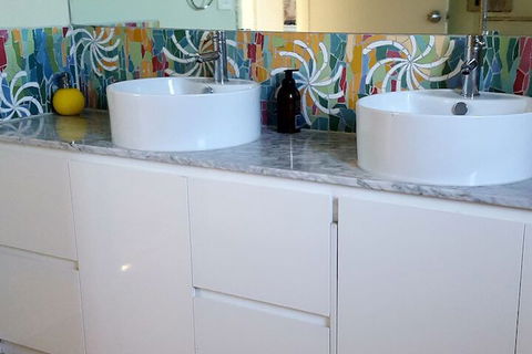 Stylish Comfortable Central Artists Home - Northern Rivers Accommodation 6
