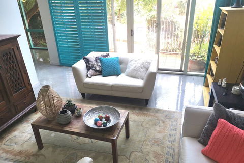 Stylish Comfortable Central Artists Home - Northern Rivers Accommodation 4