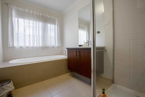 Lightful Charming House With Free Parking - Northern Rivers Accommodation 6