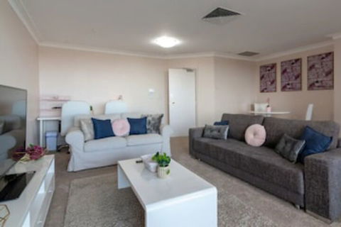 Milsons Point Apartment With Harbour Bridge Views - Northern Rivers Accommodation 0