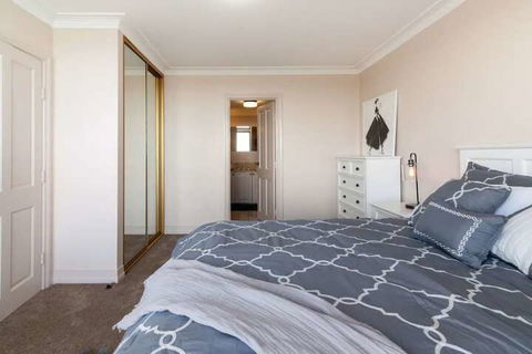 Milsons Point Apartment With Harbour Bridge Views - Northern Rivers Accommodation 3