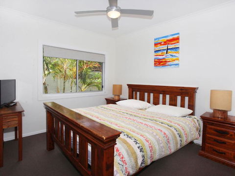 Mayfield 23 5 BDRM Home With Pool - Northern Rivers Accommodation 5