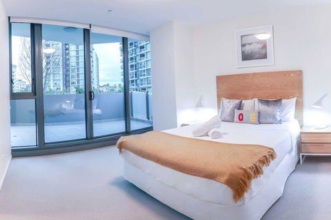 Incredible Riverside Apartment In Brisbane - Northern Rivers Accommodation 6