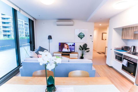 Incredible Riverside Apartment In Brisbane - Northern Rivers Accommodation 4