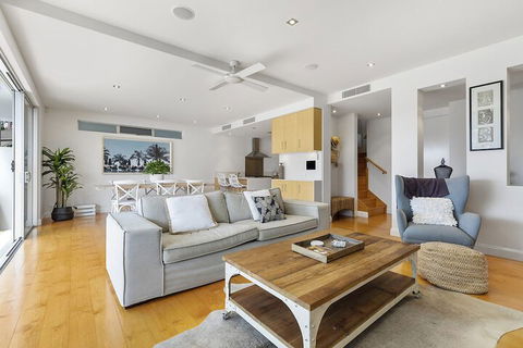 North Facing River Front Stunning Apartment Unit 2 9 Hilton Esplanade - Northern Rivers Accommodation 6