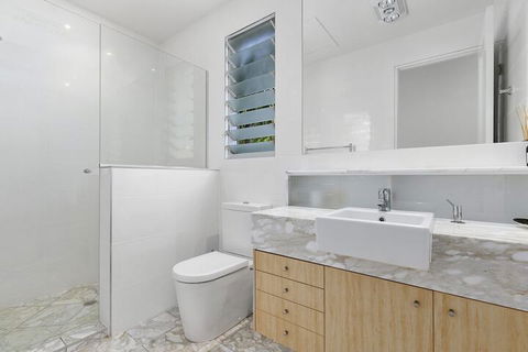 North Facing River Front Stunning Apartment Unit 2 9 Hilton Esplanade - Northern Rivers Accommodation 5