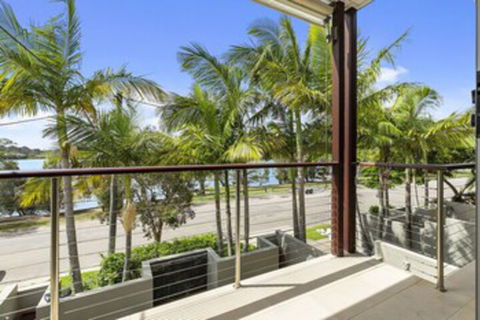 North Facing River Front Stunning Apartment Unit 2 9 Hilton Esplanade - Northern Rivers Accommodation 0