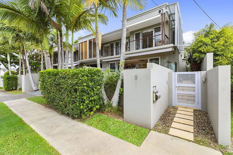 North Facing River Front Stunning Apartment Unit 2 9 Hilton Esplanade - Northern Rivers Accommodation 1