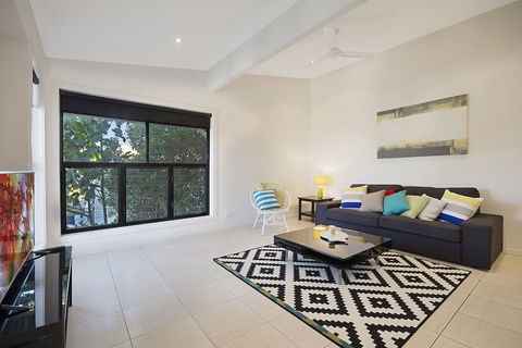 Minutes Walk To Peregian Beach & Surf! Unit 1 / 28 Pelican Street - Northern Rivers Accommodation 5
