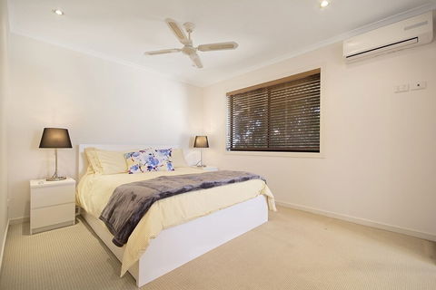 Minutes Walk To Peregian Beach & Surf! Unit 1 / 28 Pelican Street - Northern Rivers Accommodation 4