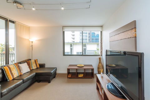 Airtrip Apartment On Merivale St - Northern Rivers Accommodation 1