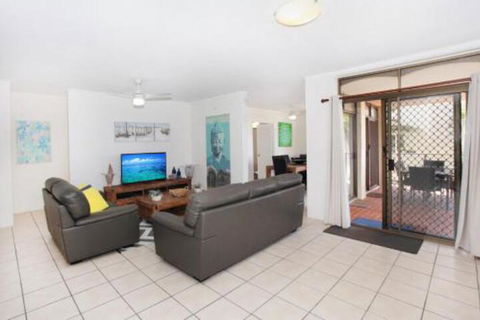 Unit 2 Cooltoro Court 7 Frank Street Coolum Beach 400 BOND LINEN INCLUDED - Northern Rivers Accommodation 0
