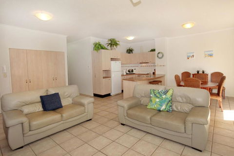 Unit 2 On The Park Coolum Beach - Northern Rivers Accommodation 2