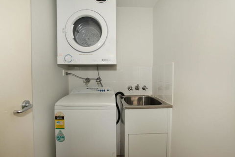 Unit 2 On The Park Coolum Beach - Northern Rivers Accommodation 3
