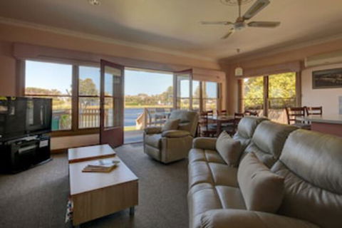 Harbour Lights - Northern Rivers Accommodation 0