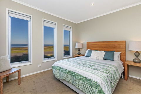 Moyan Standing Tall At The Edge Of The Indian Ocean - Northern Rivers Accommodation 7