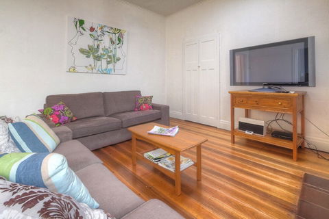 Youngs Cottage Circa: 1861 - Northern Rivers Accommodation 2