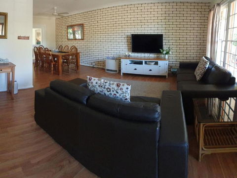 Cuddles Cottage 4 Christmas Bush Avenue Pet Friendly Holiday House Near Dutchies - Northern Rivers Accommodation 1