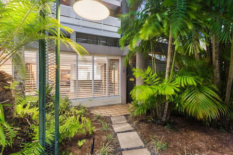 Luxury PoolSide Apartment In Beachfront - Northern Rivers Accommodation 1