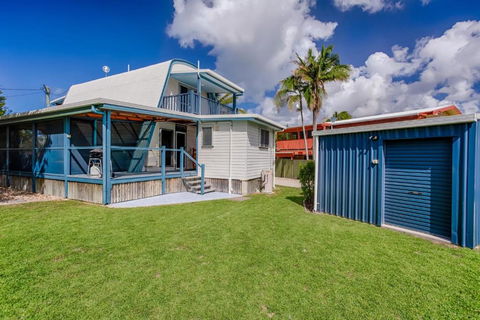 Wayfarers Beachouse Rainbow Beach Everything You Need Just Metres To The Beach - Northern Rivers Accommodation 1