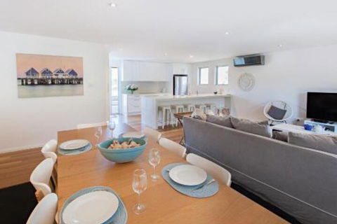 Thurlow Beach House With Pool Stroll To CBD & Dutchies Beach - Northern Rivers Accommodation 4