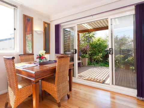 METRES TO THE BEACH MORNINGTON - Northern Rivers Accommodation 1