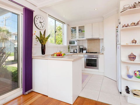 METRES TO THE BEACH MORNINGTON - Northern Rivers Accommodation 2