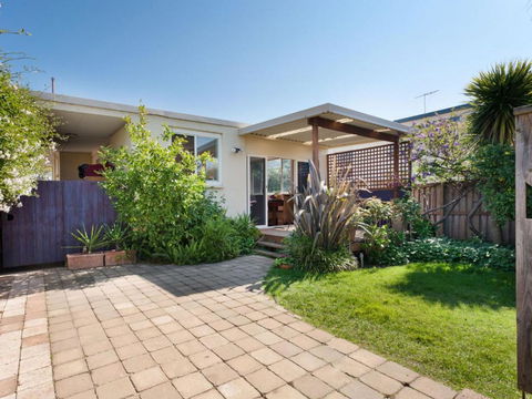 METRES TO THE BEACH MORNINGTON - Northern Rivers Accommodation 4