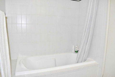 Convenient City Aprt For 2 W / Pool Gym Tennis Court - Northern Rivers Accommodation 6