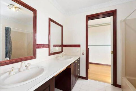 GUMS & ROSES Family Home In The Heart Of Town. - Northern Rivers Accommodation 3