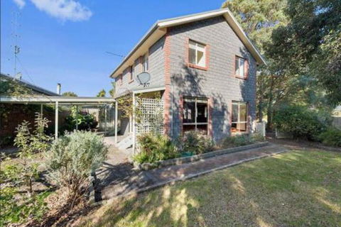 GUMS & ROSES Family Home In The Heart Of Town. - Northern Rivers Accommodation 6