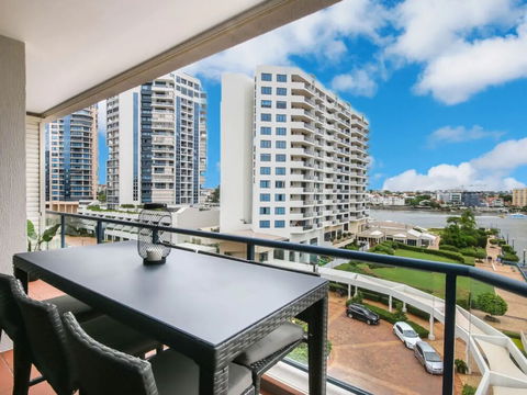 Modern 2 Bedroom River View Apartment In Docklands - Northern Rivers Accommodation 0