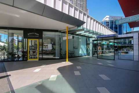 Spacious 3 Bedroom Apartment On The 39th Floor With Pool - Northern Rivers Accommodation 1