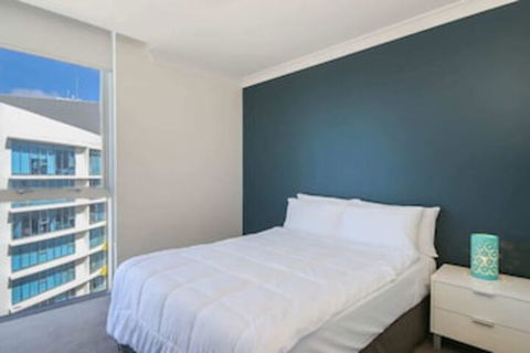 Spacious 3 Bedroom Apartment On The 39th Floor With Pool - Northern Rivers Accommodation 0