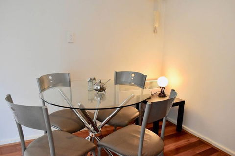 Cosy 1 Bedroom Apartment In Trendy Northcote - Northern Rivers Accommodation 6