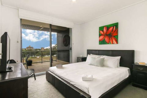 Large 3 Bedroom Apartment With River Views Near The Stadium - Northern Rivers Accommodation 3