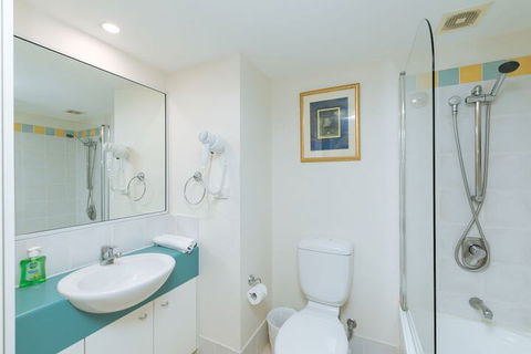 Airtrip Apartment On Edmonstone St - Northern Rivers Accommodation 5