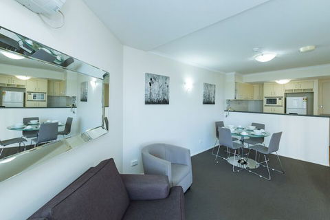 Airtrip Apartment On Edmonstone St - Northern Rivers Accommodation 6