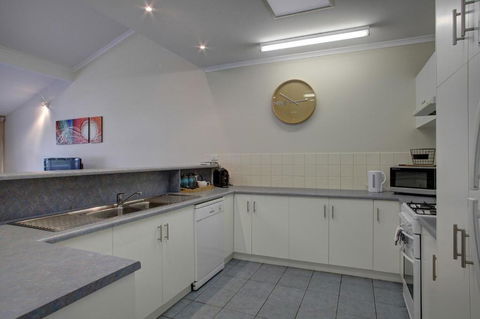Port Lincoln Foreshore Apartments - Northern Rivers Accommodation 6