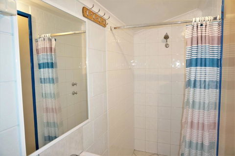 Osprey Holiday Village Unit 120 Colourful 3 Bedroom Holiday Villa With A Pool In The Complex - Northern Rivers Accommodation 4