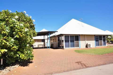 Osprey Holiday Village Unit 120 Colourful 3 Bedroom Holiday Villa With A Pool In The Complex - Northern Rivers Accommodation 0