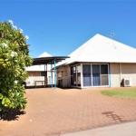 Osprey Holiday Village Unit 120 Colourful 3 Bedroom Holiday Villa With A Pool In The Complex - Northern Rivers Accommodation 1