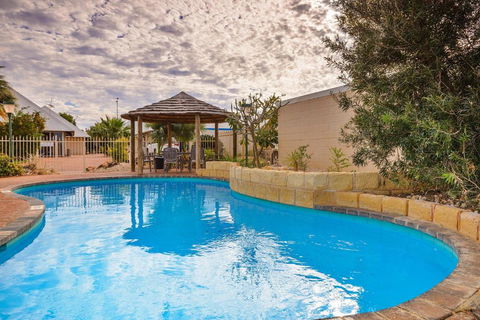 Osprey Holiday Village Unit 114 Gorgeous 3 Bedroom Holiday Villa With A Pool In The Complex - Northern Rivers Accommodation 4