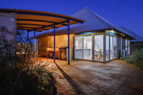 Osprey Holiday Village Unit 106 Trendy 3 Bedroom Holiday Villa With A Pool In The Complex - Northern Rivers Accommodation 2