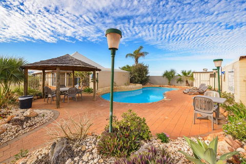 Osprey Holiday Village Unit 106 Trendy 3 Bedroom Holiday Villa With A Pool In The Complex - Northern Rivers Accommodation 3