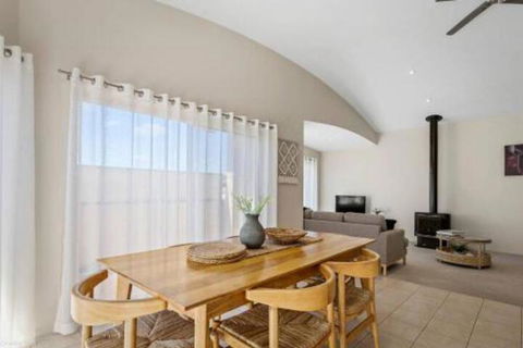 DRIFTWOOD VILLA Free Wifi Walk To Beach - Northern Rivers Accommodation 6