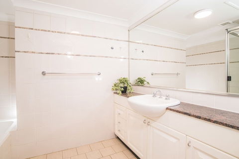 Rustic Hardwood 2 Bedroom Apartment In Randwick - Northern Rivers Accommodation 4