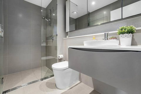 I02-china Town Luxury Service Apartment - Northern Rivers Accommodation 5