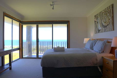 Augusta Beachfront Accommodation - Northern Rivers Accommodation 5