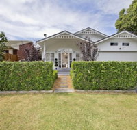 The Hamptons Beach House on Dutchies - Northern Rivers Accommodation